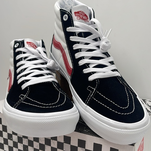 Vans Men’s Skate Sk8-Hi
Athletic Black/Red
VN0A5FCC458 Sneakers - Picture 6 of 16